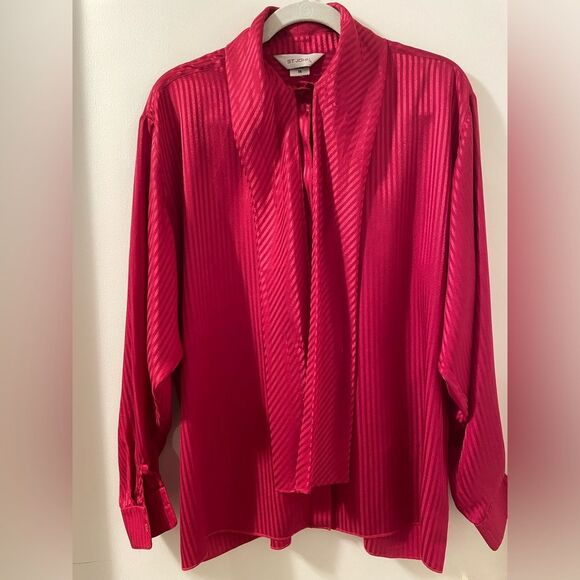 Vintage 70’s/80’s Women’s Red Hidden Button Down Blouse with Bowtie by St. John - Picture 6 of 11